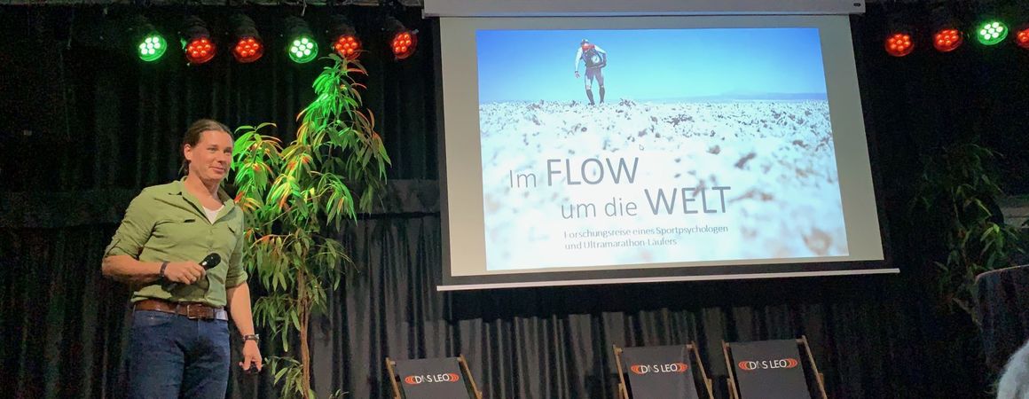 Michele Ufer gewinnt mit seinem Vortrag den Travel Slam | Dr. Michele Ufer, Speaker, Sportpsychologe, Extremläufer