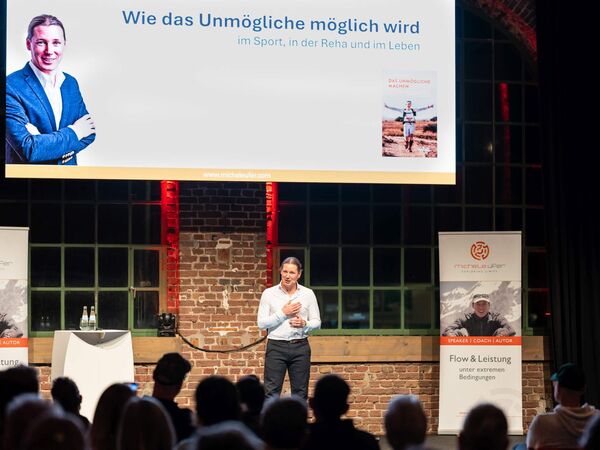 Begeisternde Premiere: Dr. Michele Ufer inspiriert mit Multivisionsvortrag und Buchvorstellung | Dr. Michele Ufer, Speaker, Sportpsychologe, Extremläufer